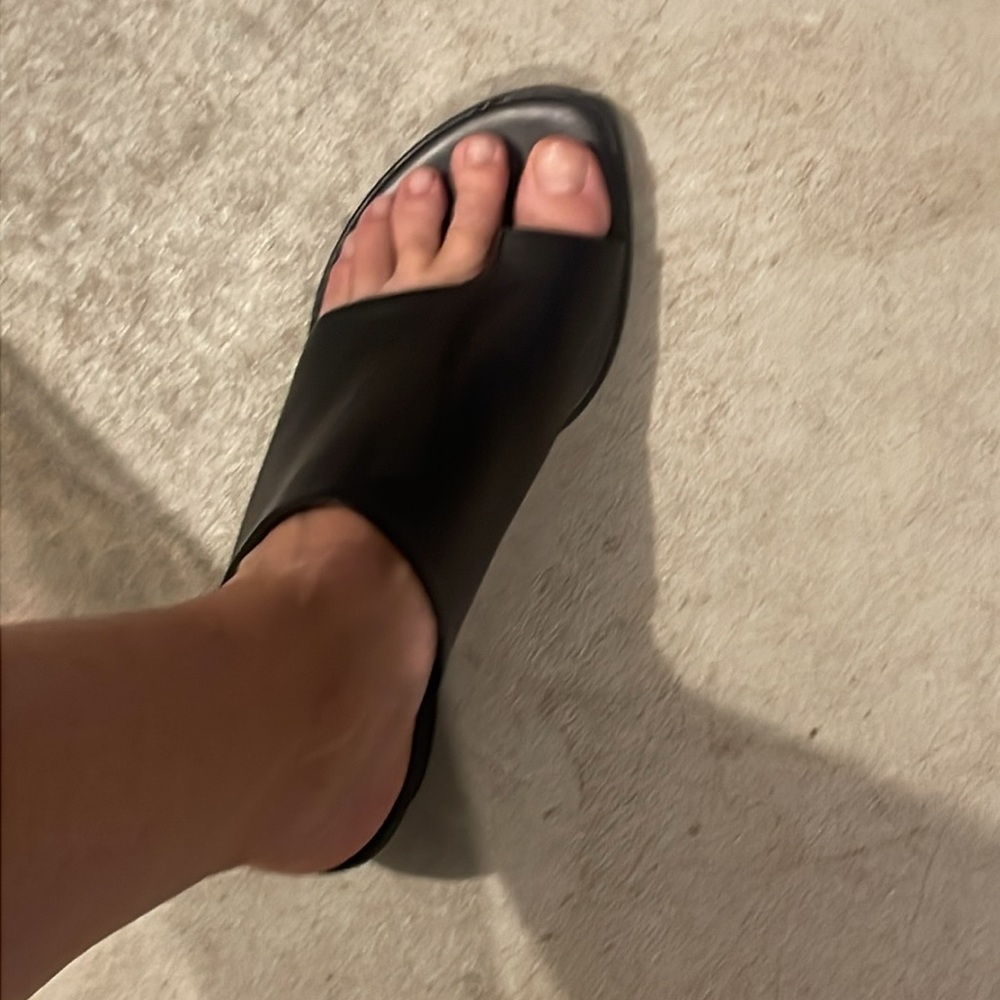 Vince black short wedge sandals size 38 - Picture 10 of 10